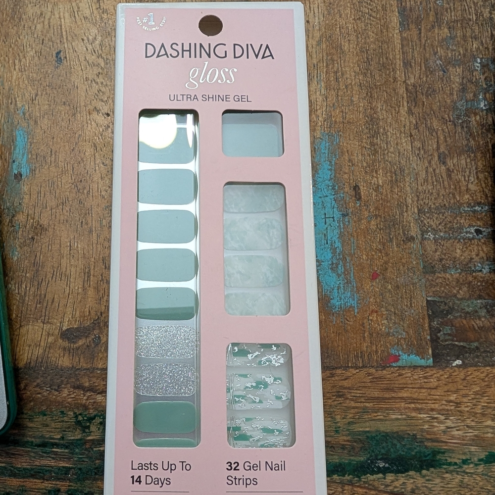 Dashing Diva Gloss Ultra Shine Gel Nail Strips - Green and Silver